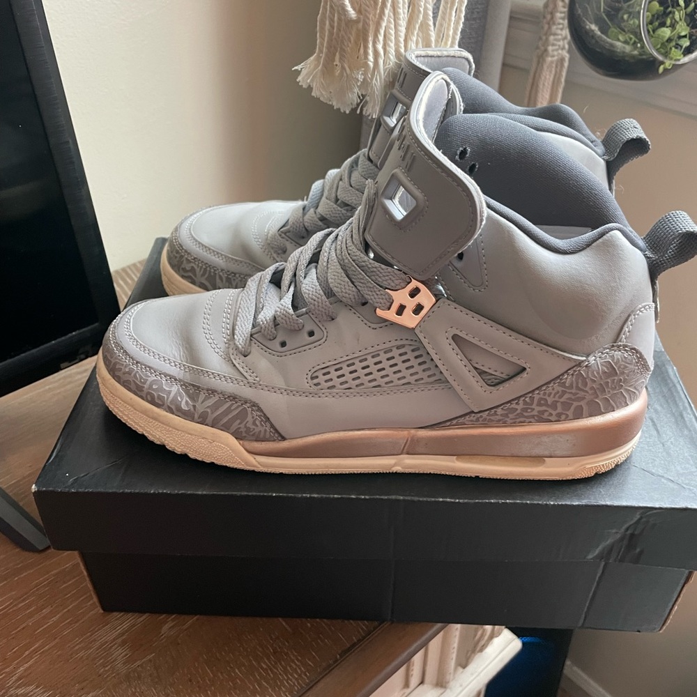 Size 7 kids Jordan Retro
